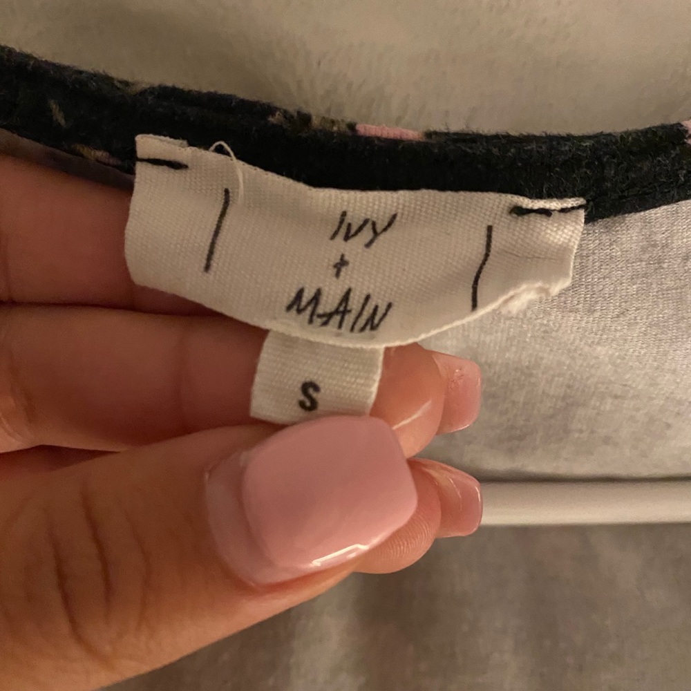 Top - Picture 2 of 3